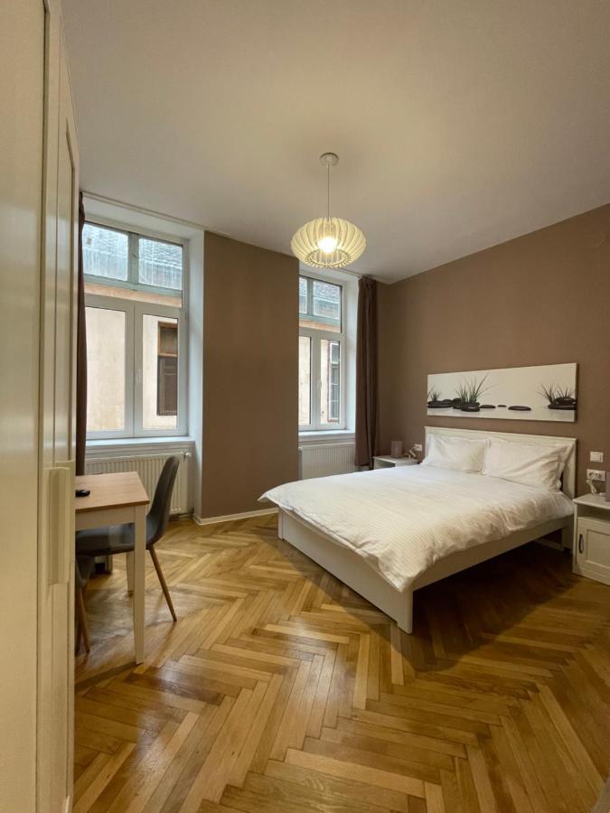 Schei Central Studios In The Heart Of Брашов Екстер'єр фото
