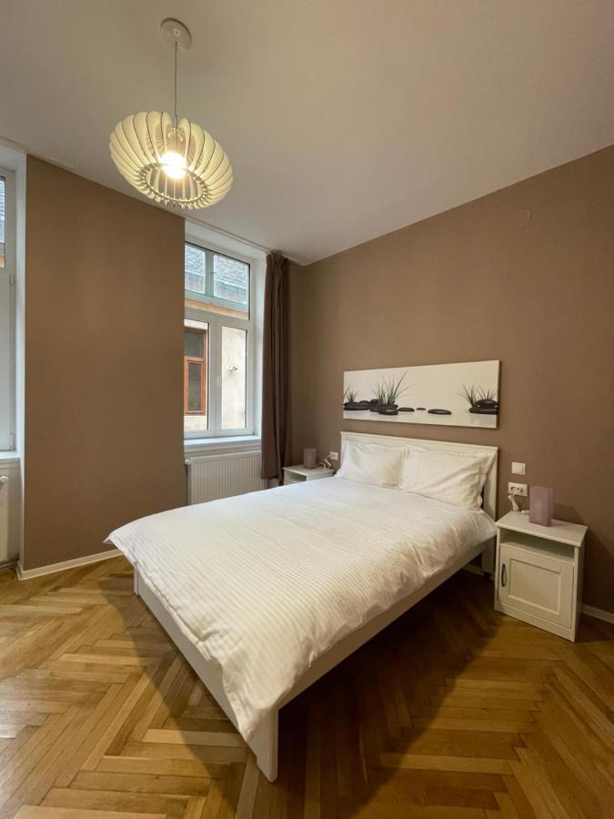 Schei Central Studios In The Heart Of Брашов Екстер'єр фото