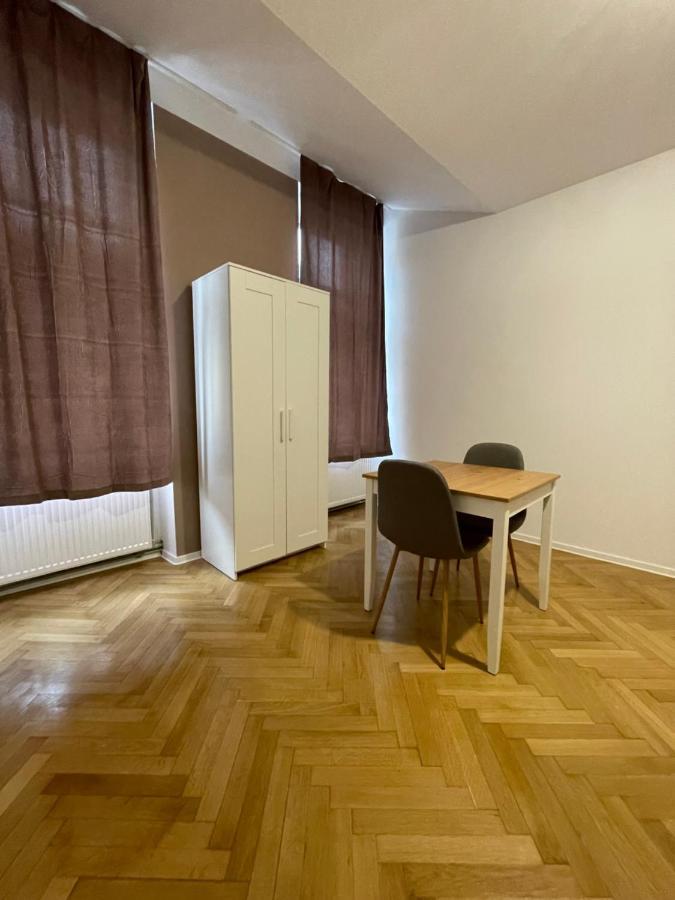 Schei Central Studios In The Heart Of Брашов Екстер'єр фото